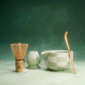 Matcha mit Marly Starter Set Green mit handbemalter Keramikschale im Schachbrettmuster